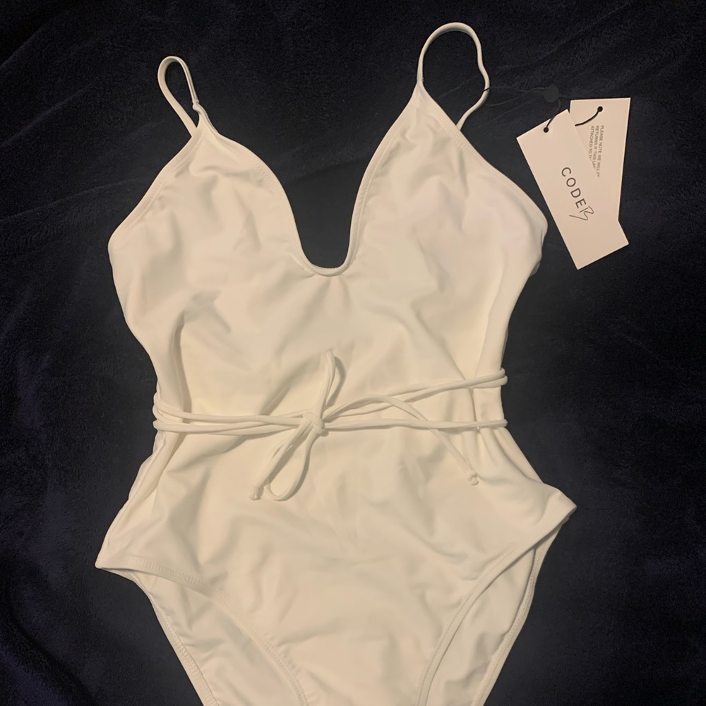 CodeB Size 3 (US 10-12) Lanzarote One Piece